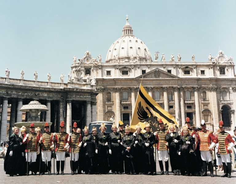 1990 Trabanten und Goldhauben reisten nach Rom