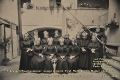 1930.02.01 Gruppe mit Fahne